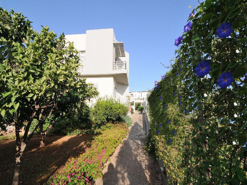 Garden Heated Pool 公寓式飯店 3*